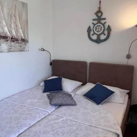 Valentinovo - One Bedroom With Sea View B Apartman