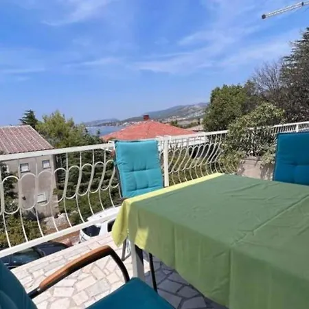 Valentinovo - One Bedroom With Sea View B Apartman Klenovica